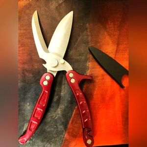 Kitchen scissors, bone cutting ability, new